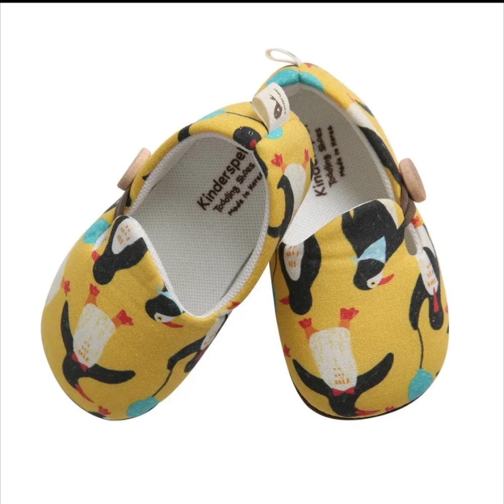Yellow Penguin Print Unisex Walkers